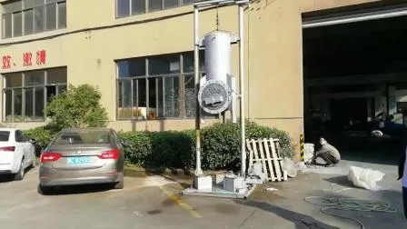 El camión cisterna de combustible parte la tapa de registro de aluminio